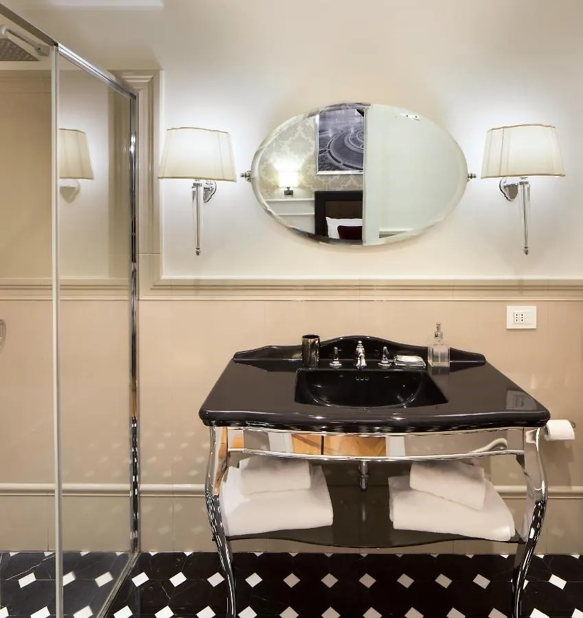 Duomo Rooms Milan 3*,